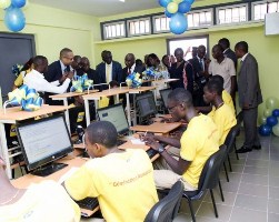 Cameroun : la Fondation MTN a déjà connecté 60 000 élèves et 4000 enseignants aux TIC Cameroun : la Fondation MTN a déjà connecté 60 000 élèves et 4000 enseignants aux TIC